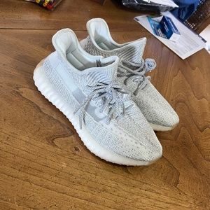 Adidas Yeezy **REPLICAS**